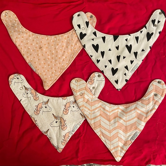 ✨ 3 for $20✨ Set of 4 Double Sided Bandana Bibs - Picture 2 of 2